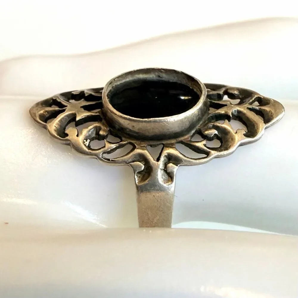 Vintage Sterling Silver black stone  Filigree Ring